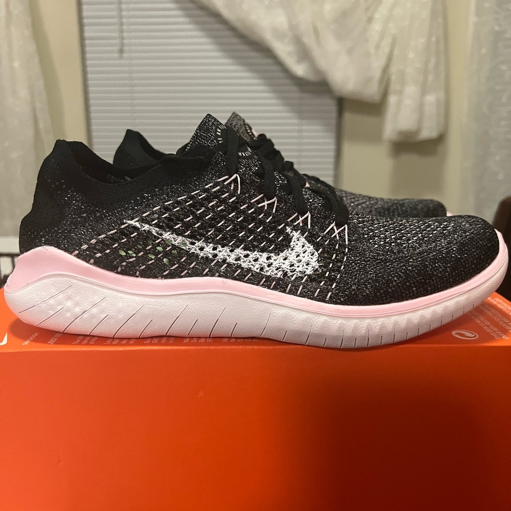 Nike women’s Free RN Flyknit 2018 size 9
